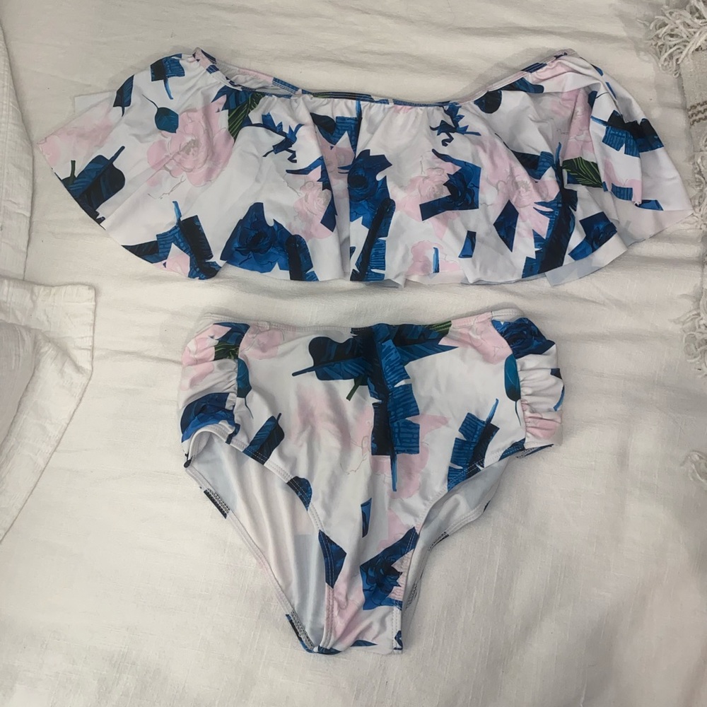 Women’s bathing suit, size large